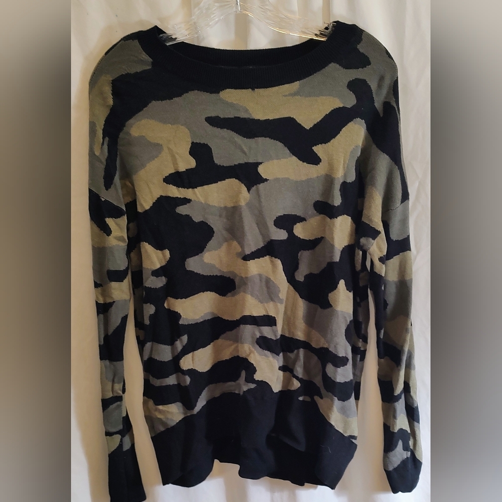 Isaac Mizrahi Olive and Black Knit Sweater